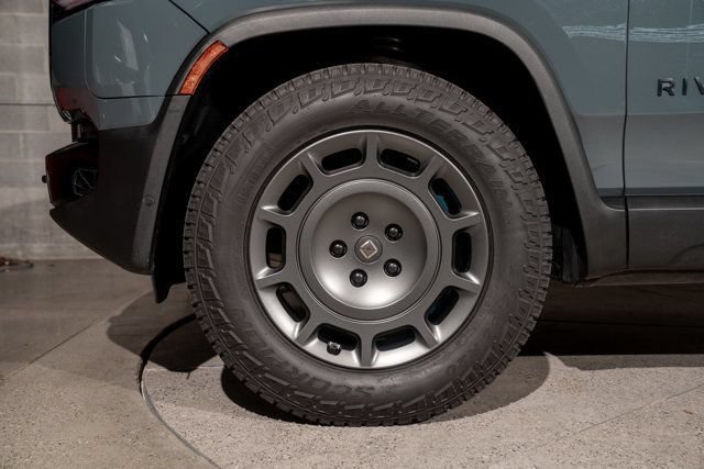 Used 2026 Rivian R1T Premium AWD/4WD image 21