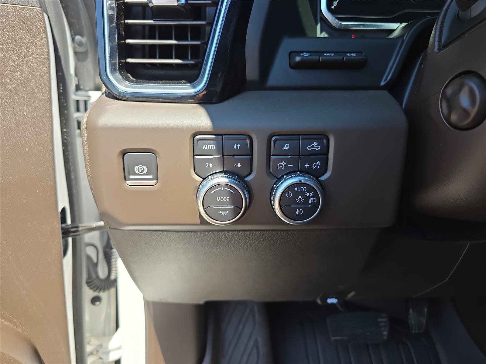 Used 2024 GMC Sierra 1500 Denali AWD/4WD image 34