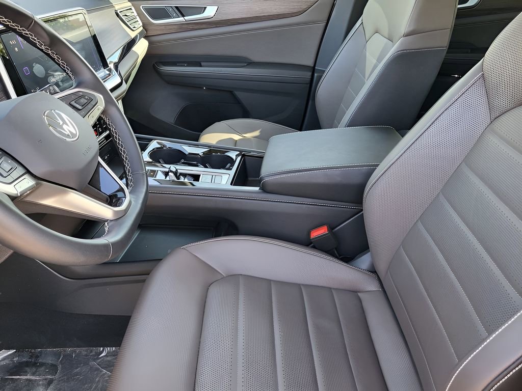 Used 2025 Volkswagen Atlas SEL AWD/4WD image 13