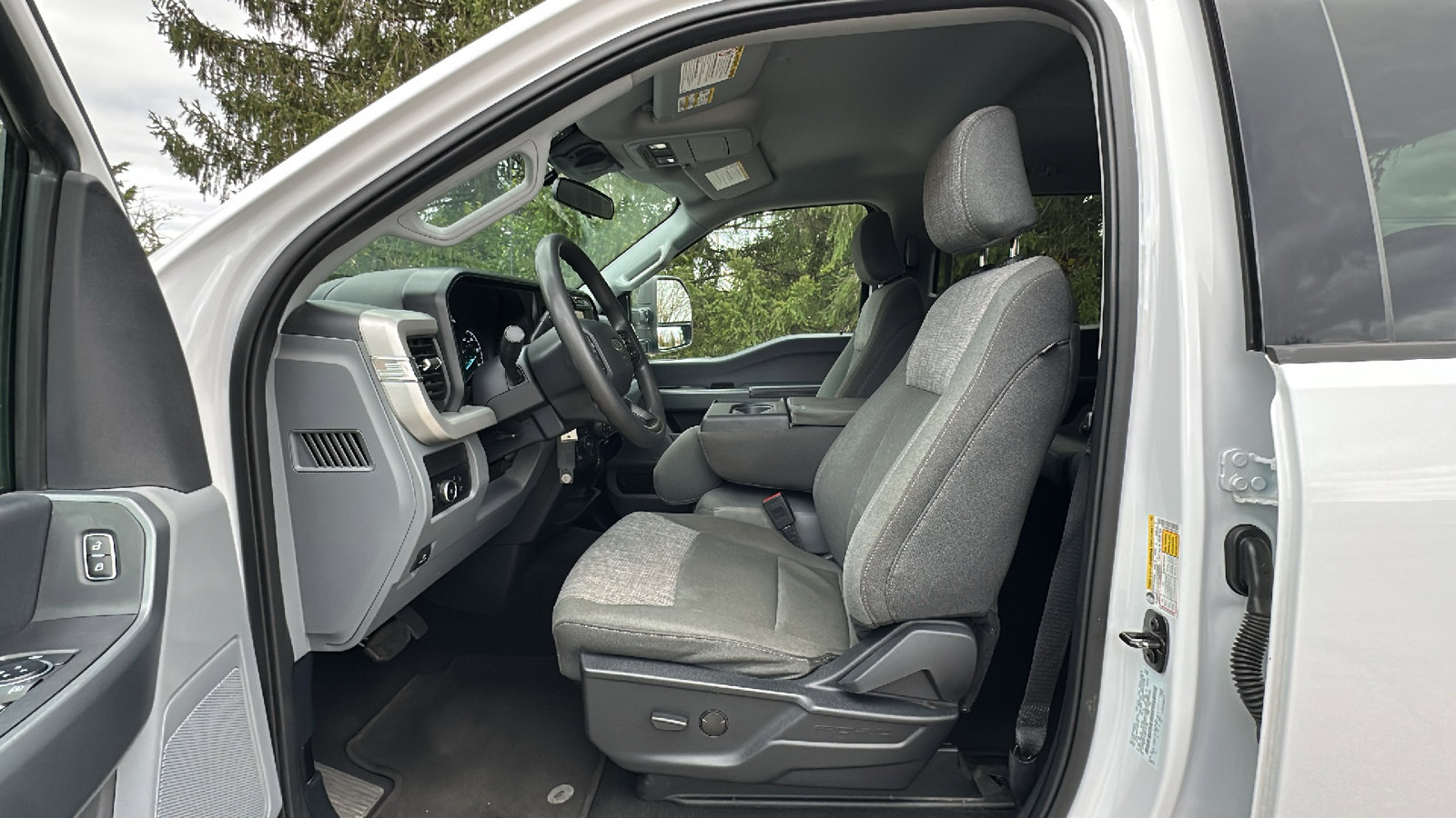 Used 2024 Ford F250 XLT w/ FX4 Off-Road Package image 15