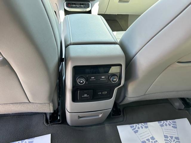 Used 2023 GMC Acadia SLT image 15