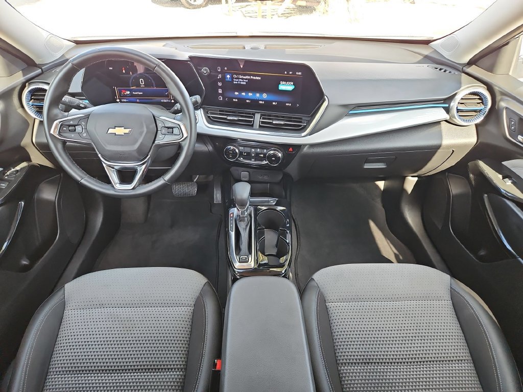 Used 2025 Chevrolet Trax LT w/ LT Convenience Package FWD image 26