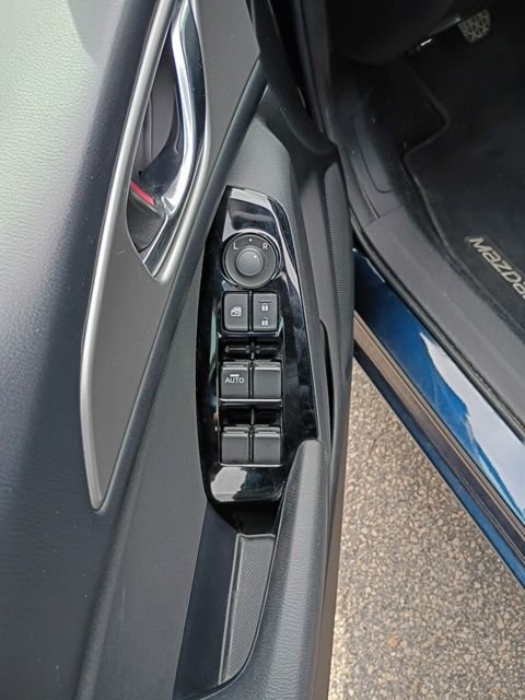 Used 2018 MAZDA MAZDA3 Sport image 23