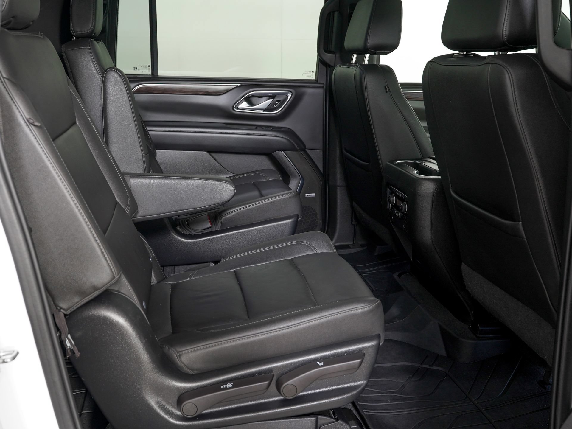 Used 2022 Chevrolet Suburban Z71 w/ Z71 Off-Road Package AWD/4WD image 9