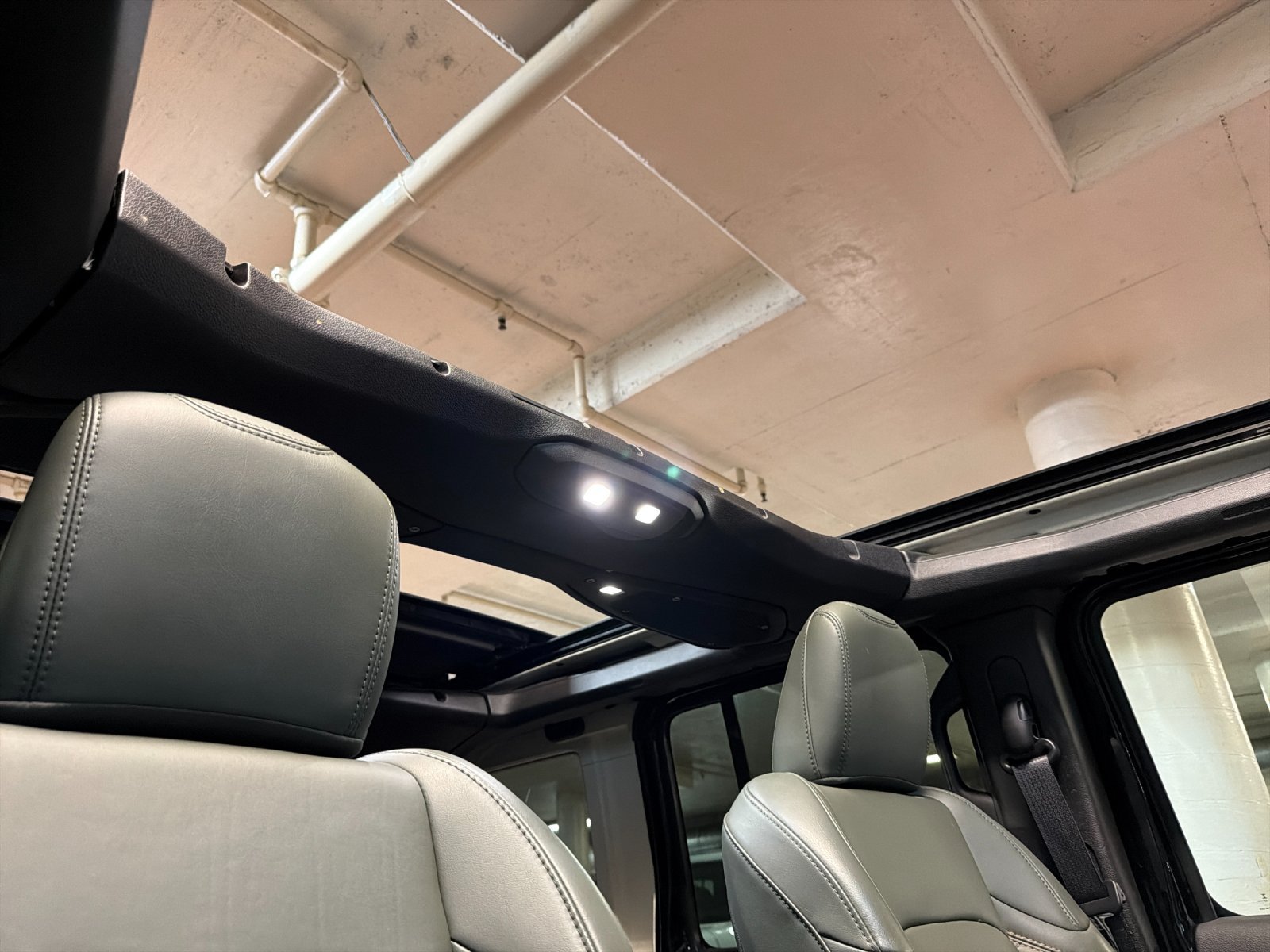Used 2024 Jeep Wrangler High Altitude AWD/4WD image 16