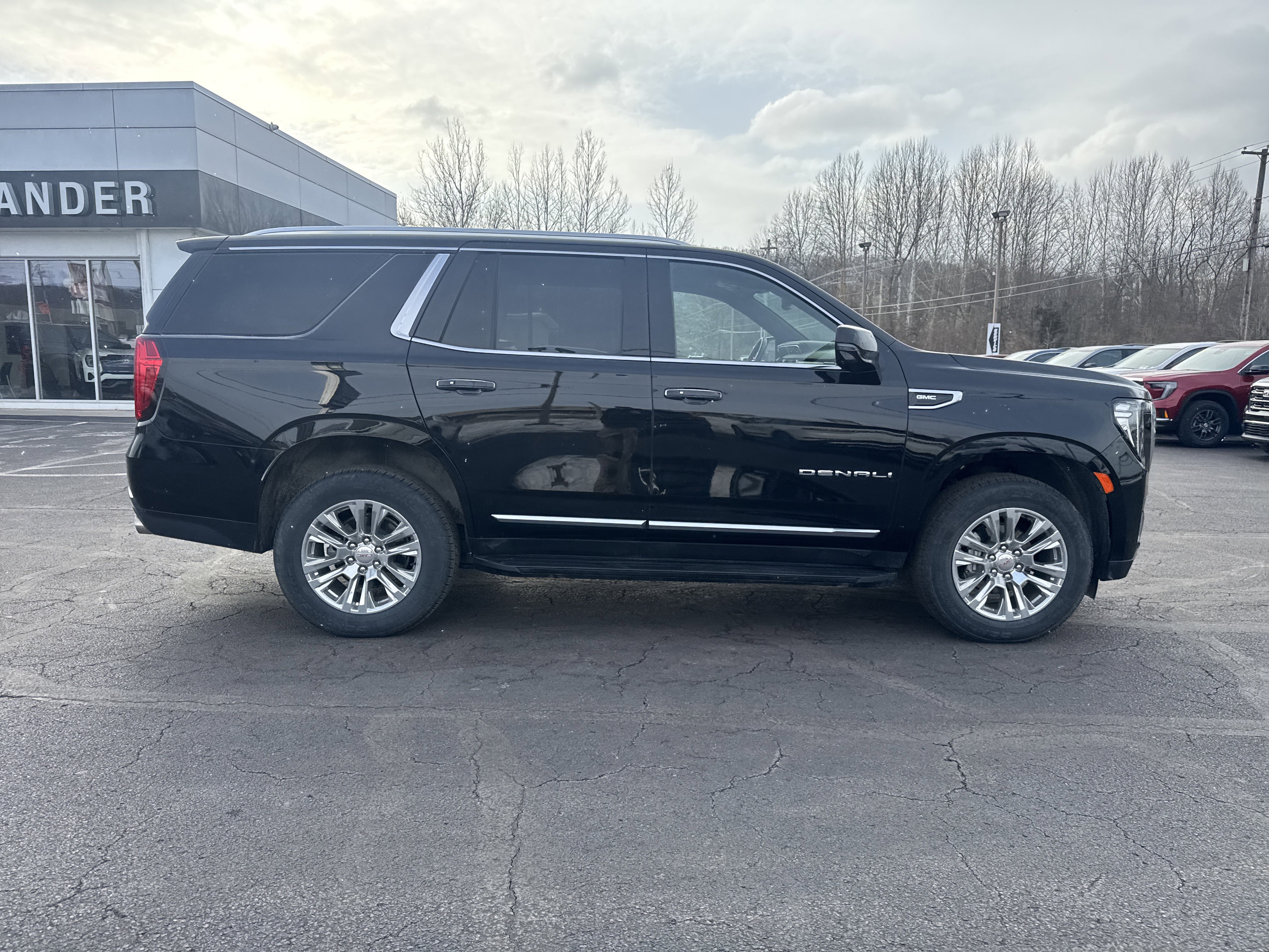 Used 2024 GMC Yukon Denali image 2