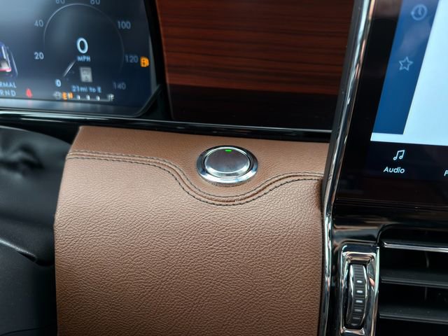 Used 2024 Lincoln Navigator Reserve w/ Monochromatic Package AWD/4WD image 39