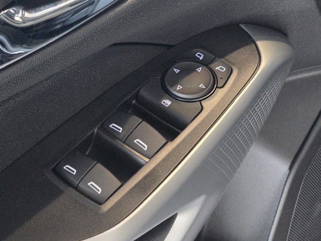 New 2026 Chevrolet Trax LS w/ LS Convenience Package FWD image 16