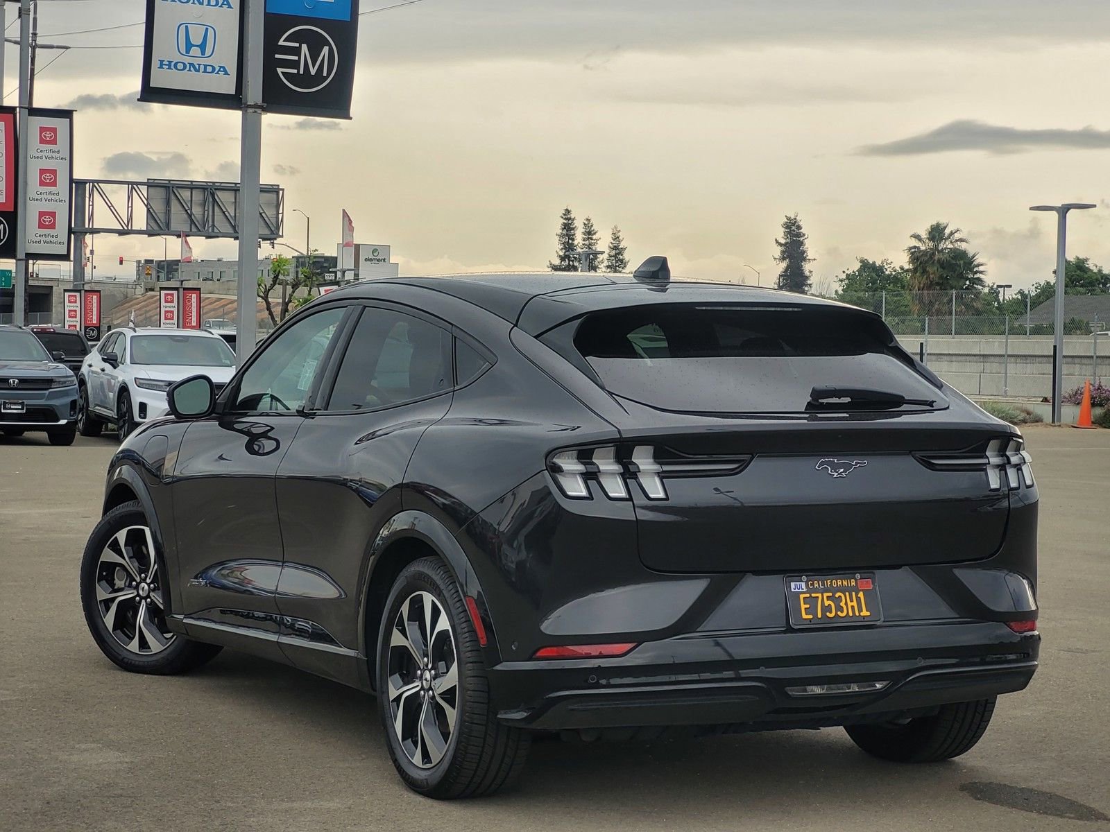 Used 2022 Ford Mustang Mach-E Premium image 7