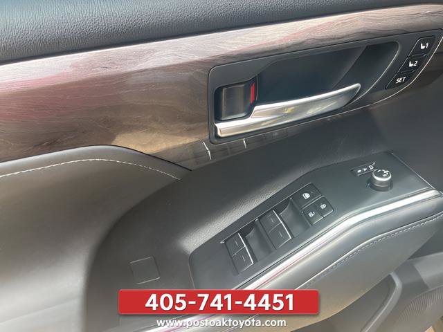 Used 2023 Toyota Highlander Platinum AWD/4WD image 42