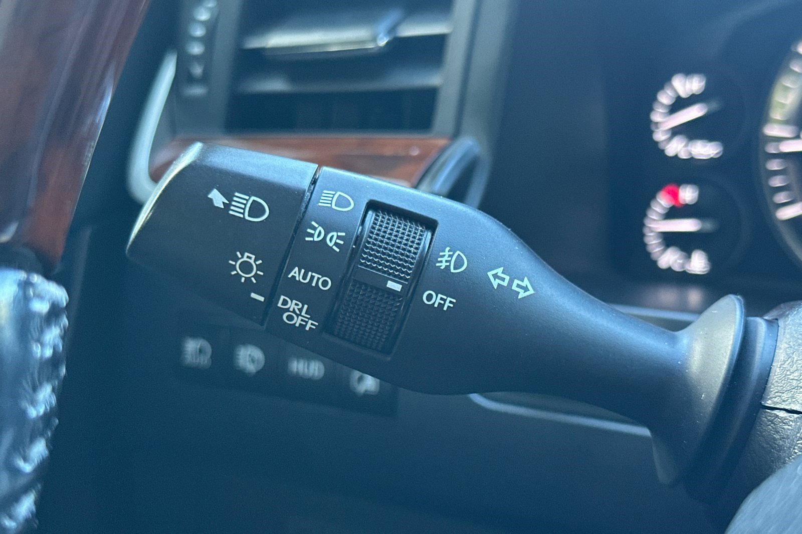 Used 2017 Lexus LX 570 4WD w/ Luxury Package image 32