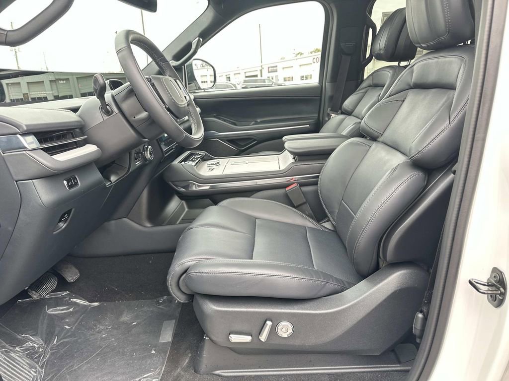 New 2025 Lincoln Navigator Reserve w/ Jet Appearance Package image 9