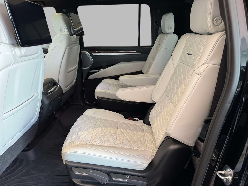 Used 2026 Cadillac Escalade ESV Platinum Sport w/ LPO, Floor Liner Package AWD/4WD image 20