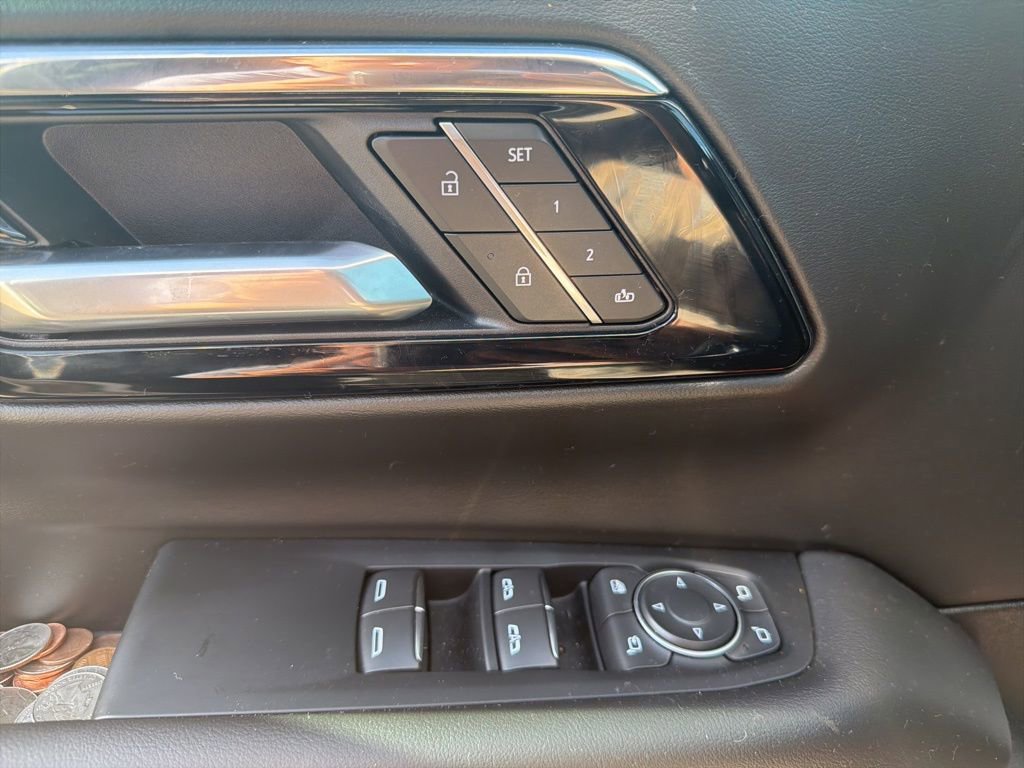 Used 2025 Chevrolet Tahoe Premier AWD/4WD image 6