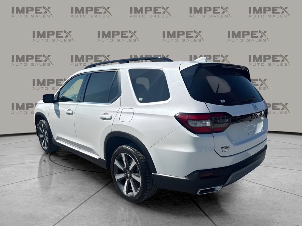 Used 2024 Honda Pilot Touring image 3