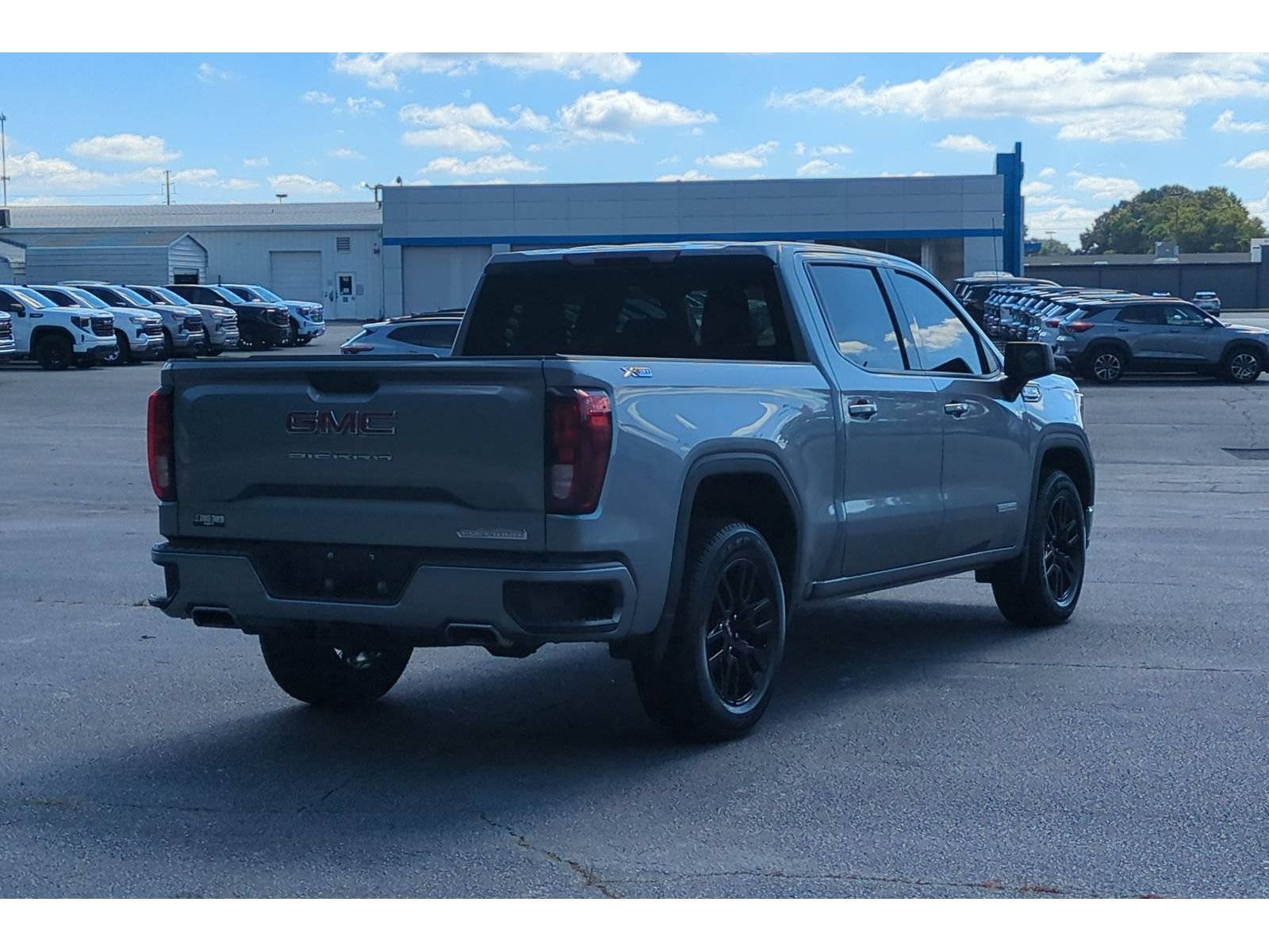 Used 2023 GMC Sierra 1500 Elevation w/ X31 Off-Road Package AWD/4WD image 9