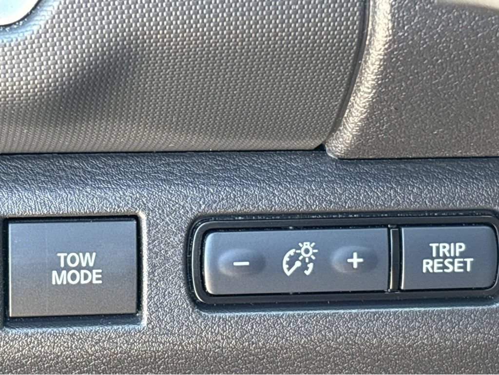 Used 2024 Nissan Frontier SL w/ Technology Package RWD image 23