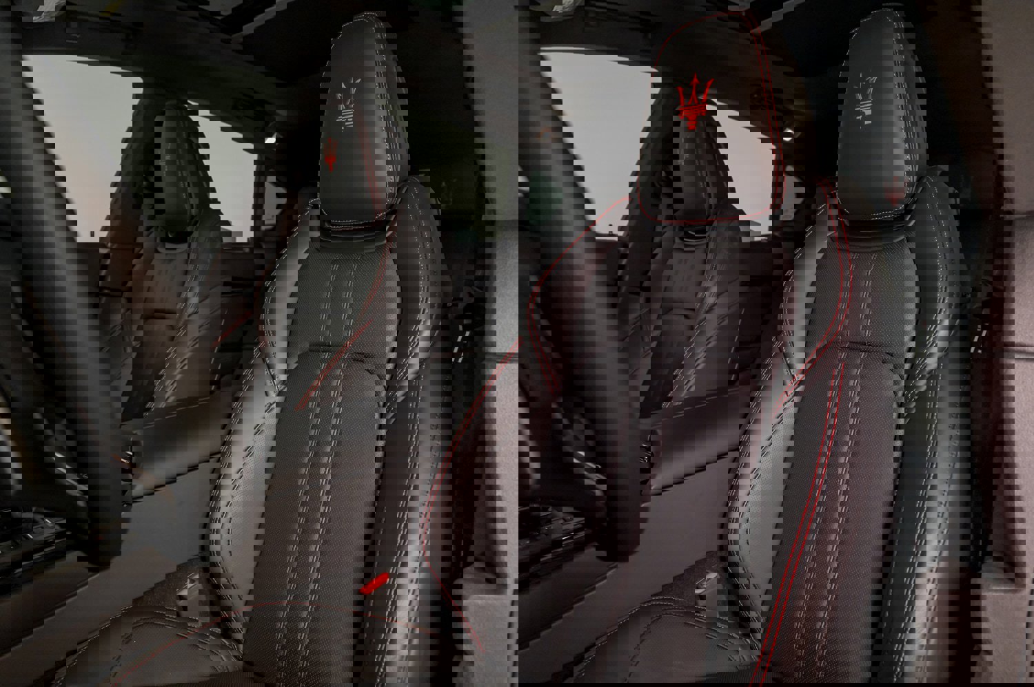 Used 2024 Maserati Levante GT Ultima image 18