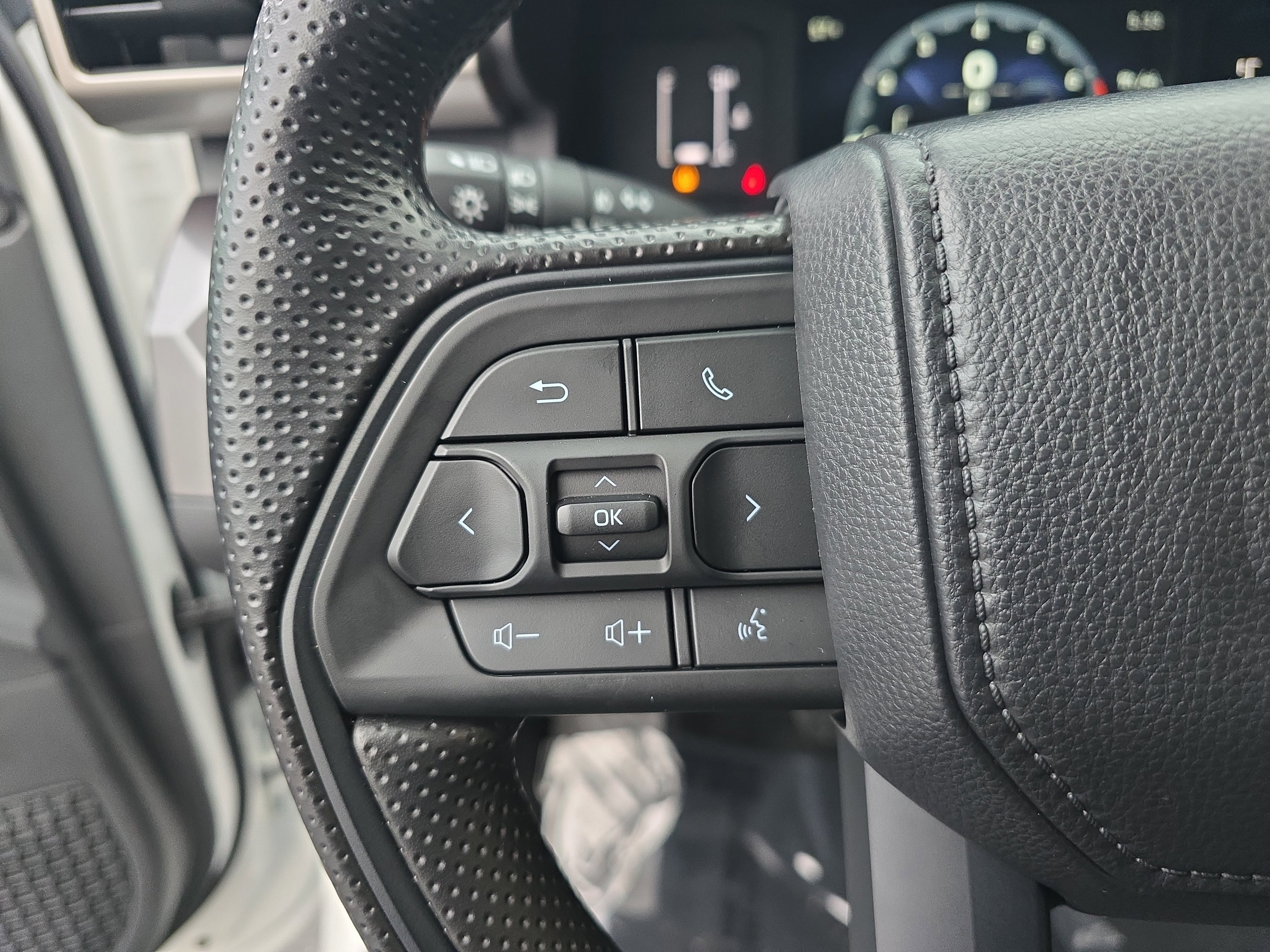 Used 2025 Toyota Tacoma SR5 image 16