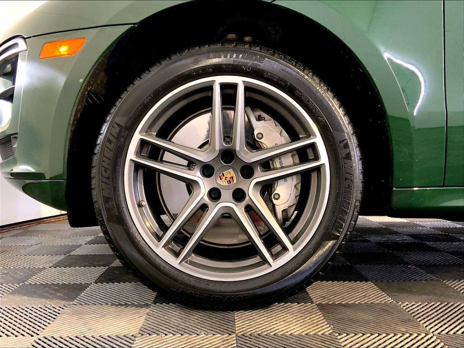 Used 2020 Porsche Macan Turbo AWD/4WD image 21
