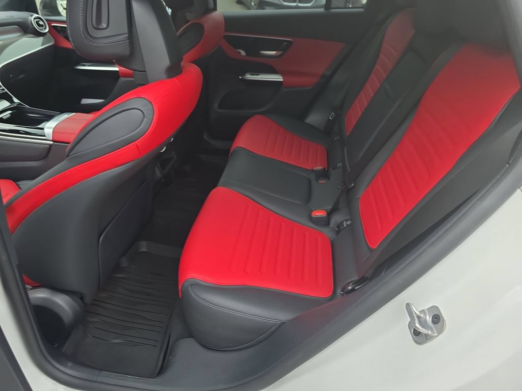 Used 2024 Mercedes-Benz GLC 300 4MATIC image 10