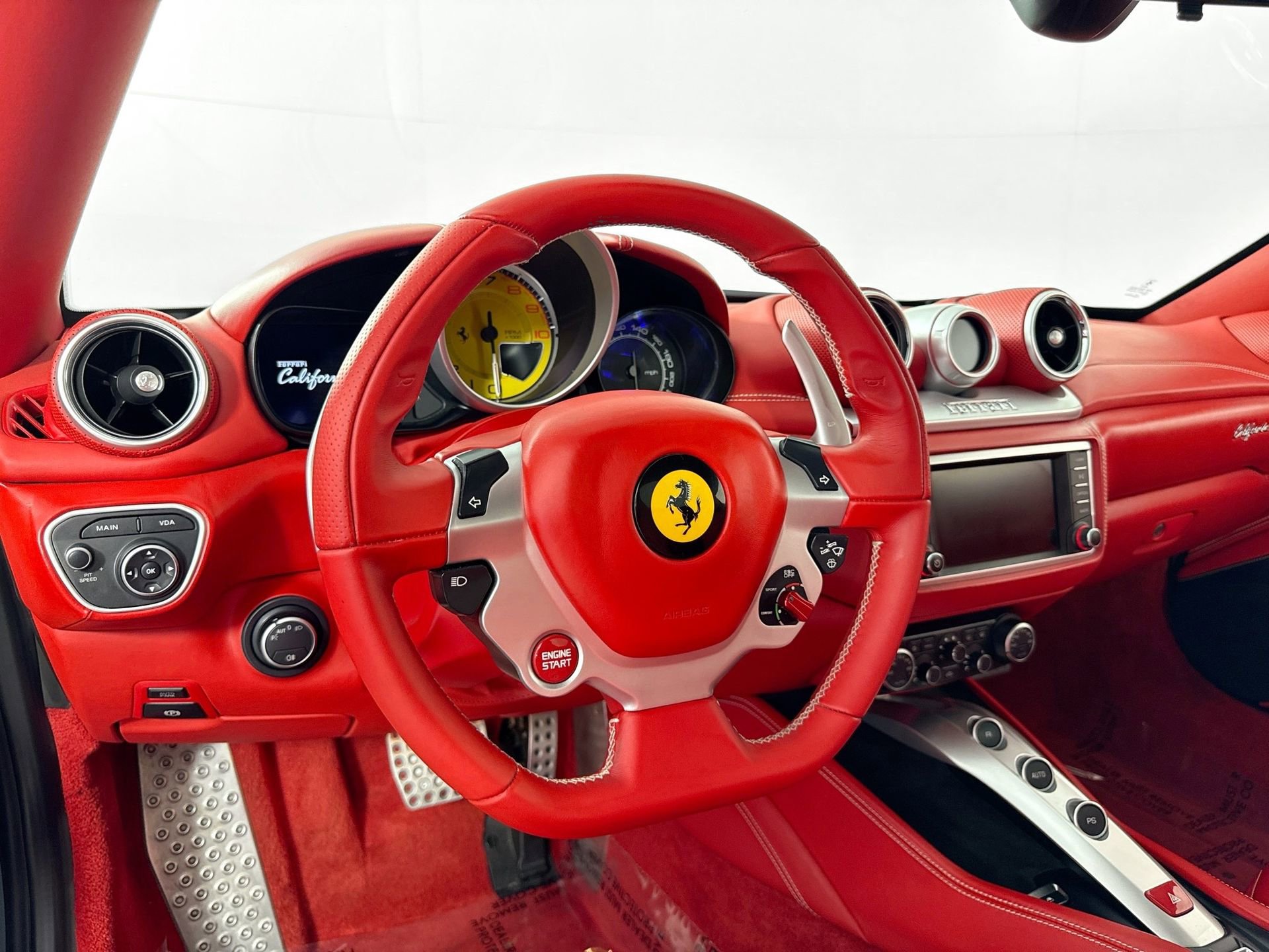 Certified 2018 Ferrari California T image 10