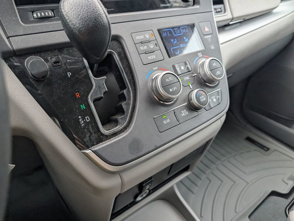 Used 2020 Toyota Sienna LE image 19