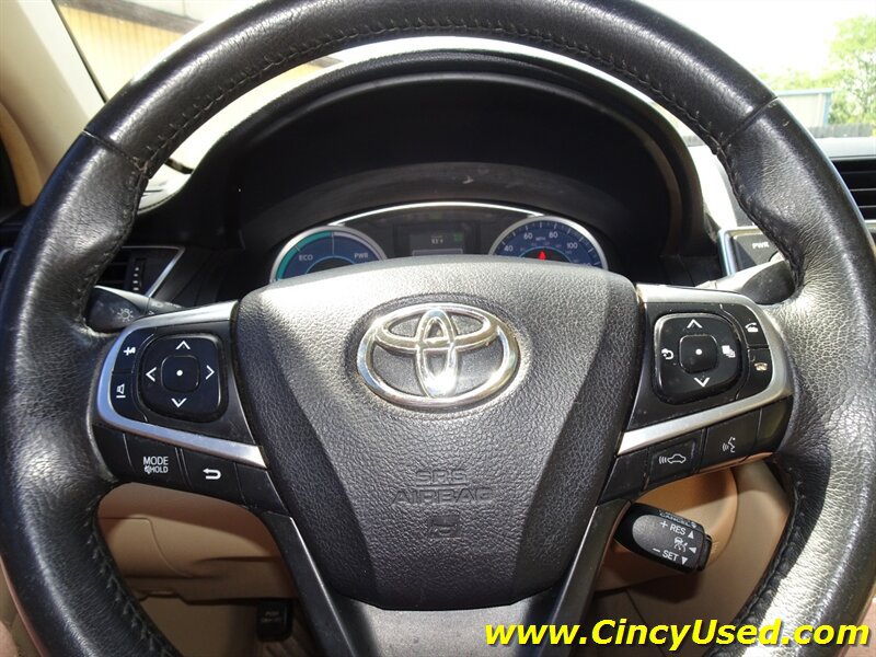 Used 2017 Toyota Camry XLE w/ Moonroof Package FWD image 22