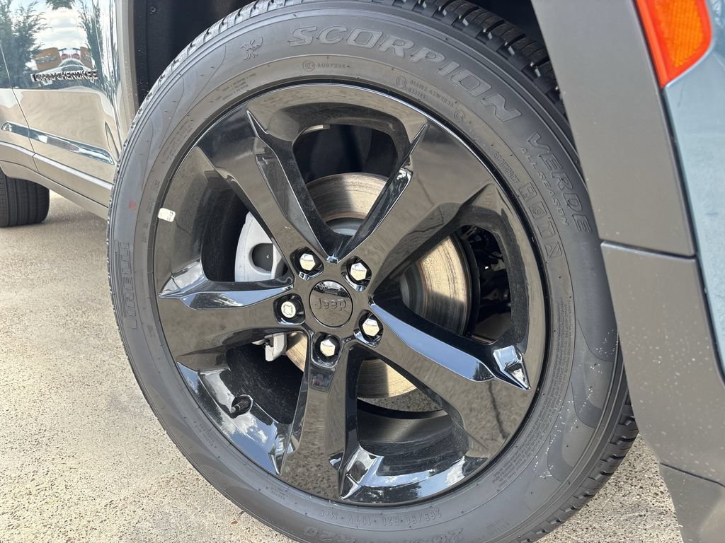 New 2026 Jeep Grand Cherokee Limited w/ Limited Altitude Package AWD/4WD image 7