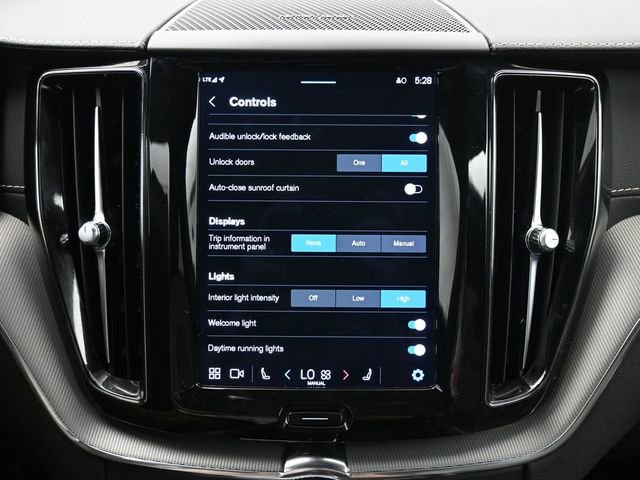 Used 2022 Volvo XC60 B6 R-Design w/ Protection Package Premier image 18
