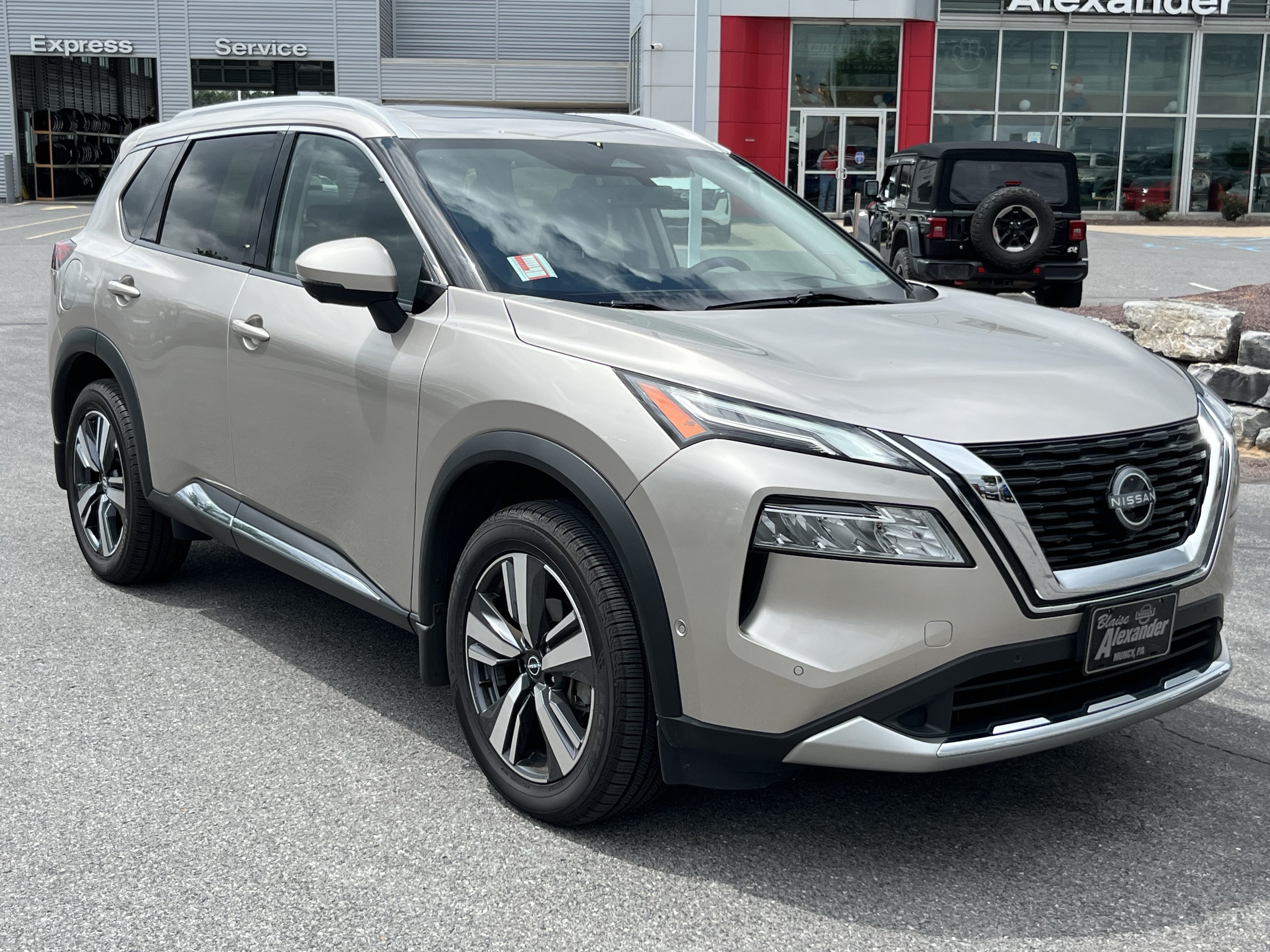 Used 2023 Nissan Rogue Platinum w/ Platinum Premium Package AWD/4WD video 1