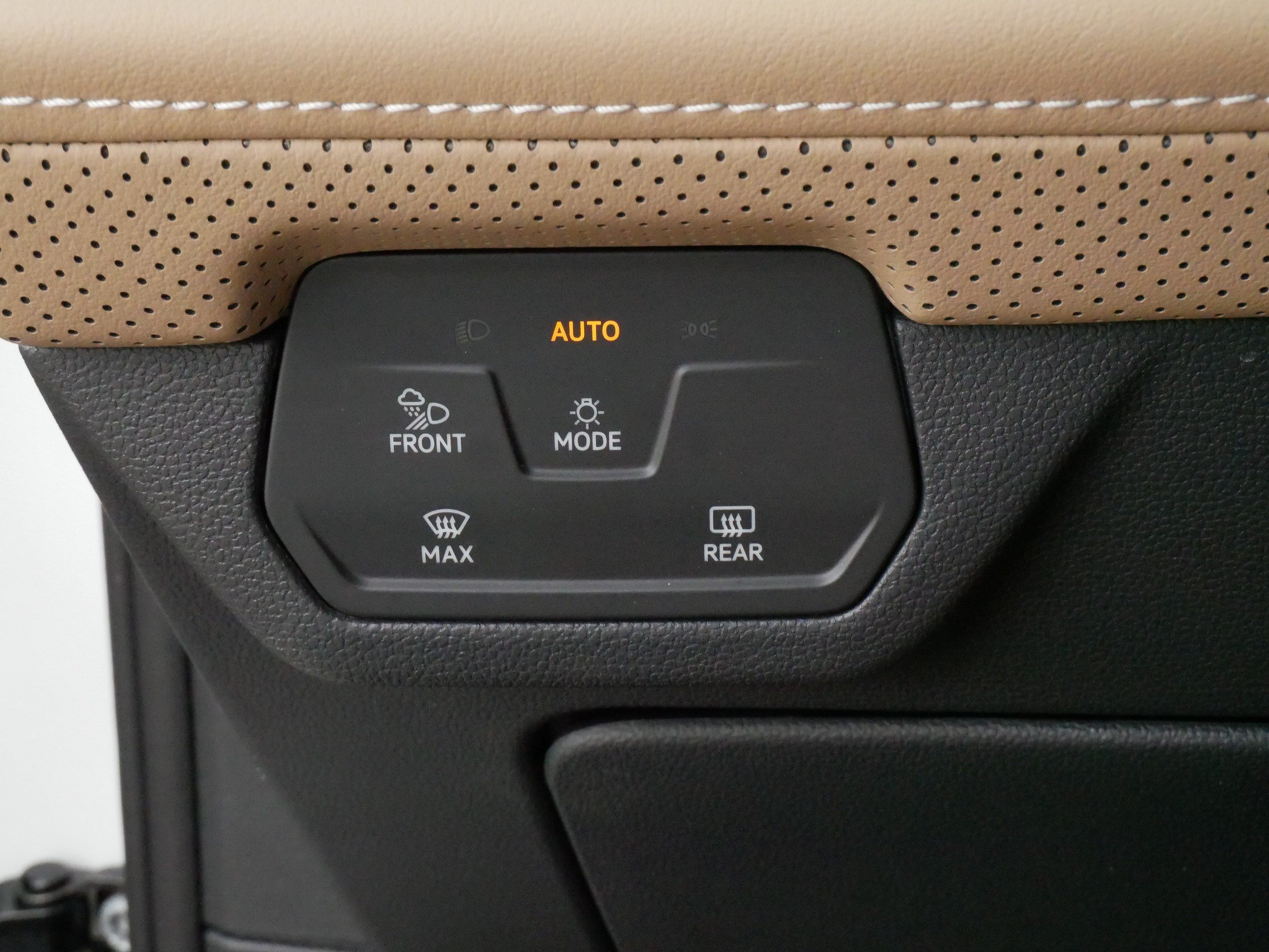 Certified 2024 Volkswagen Atlas Cross Sport SE AWD/4WD image 27