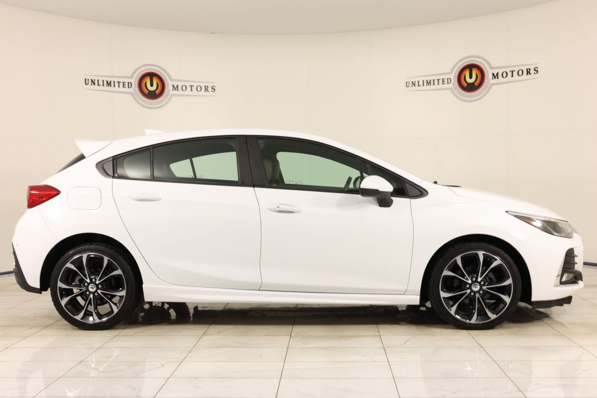 Used 2019 Chevrolet Cruze Premier w/ Sun And Sound Package FWD image 2