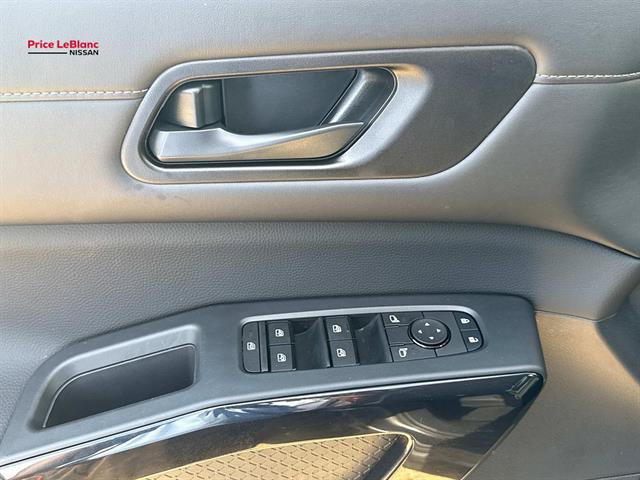 Certified 2025 Nissan Pathfinder SV FWD image 18