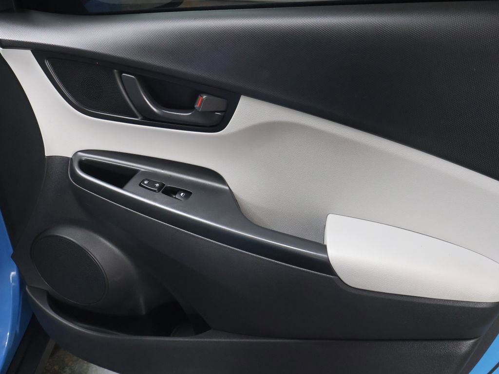 Used 2022 Hyundai Kona SEL image 11