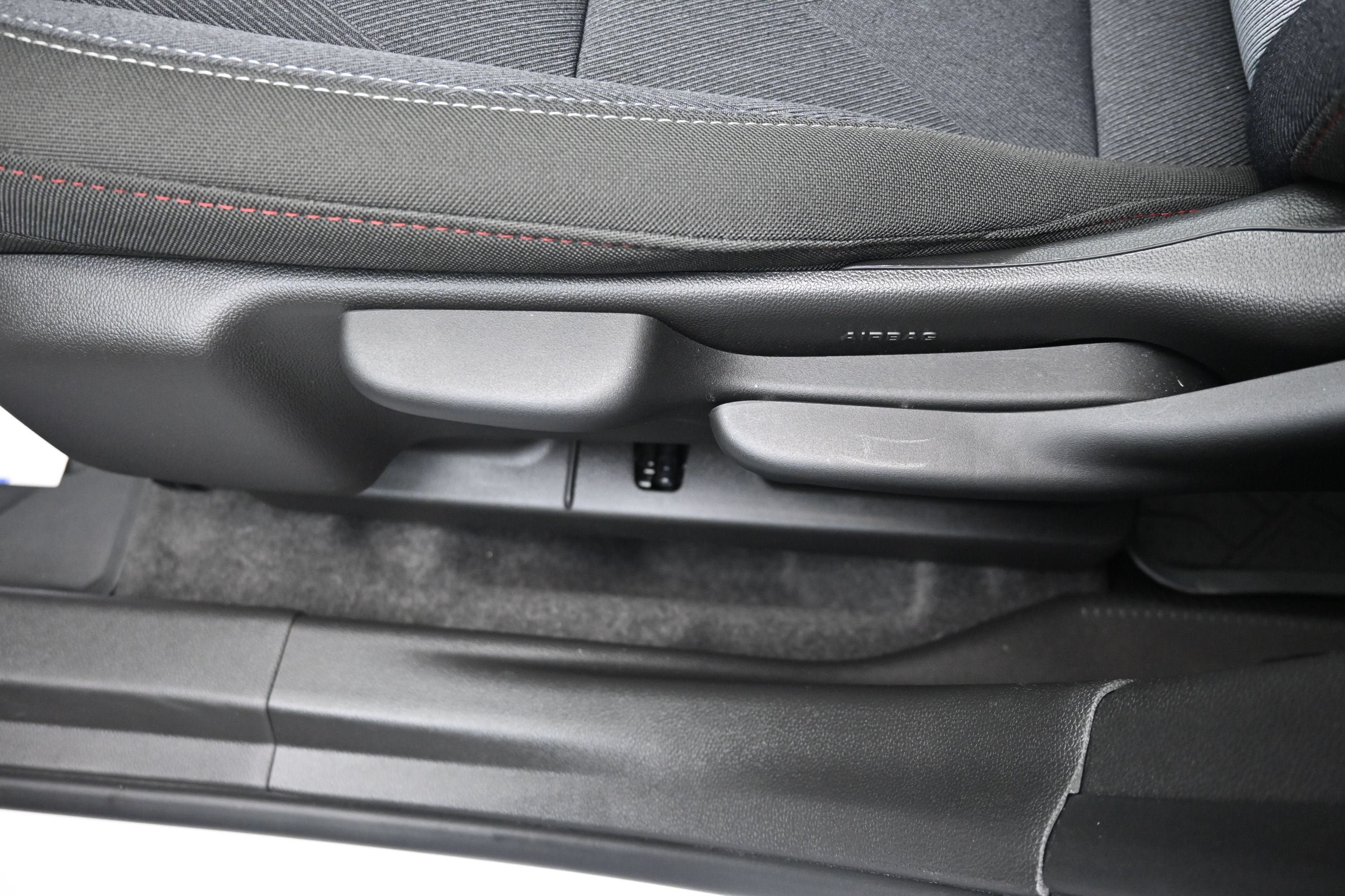 Used 2025 Chevrolet Trax RS w/ Sunroof Package FWD image 10