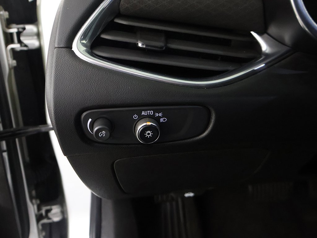 Used 2021 Chevrolet Malibu LT image 34