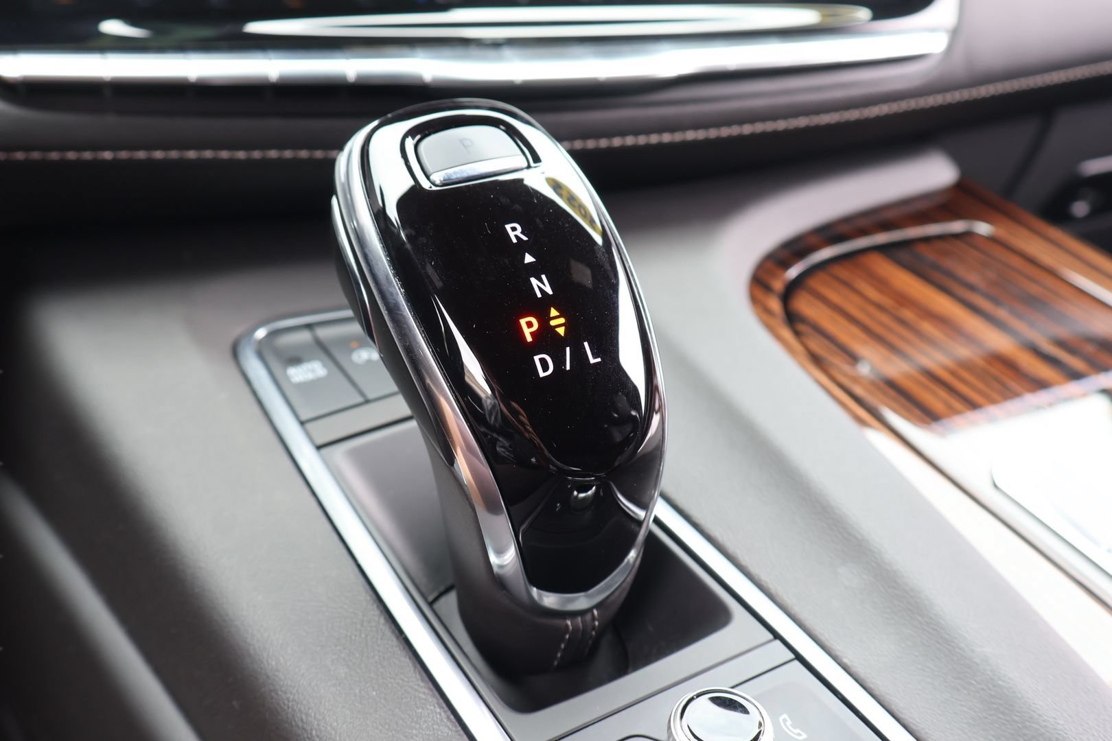 Certified 2022 Cadillac Escalade Luxury RWD image 26