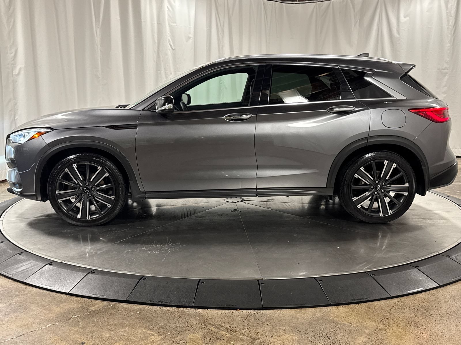 Used 2021 INFINITI QX50 Luxe w/ Appearance Package AWD/4WD image 8