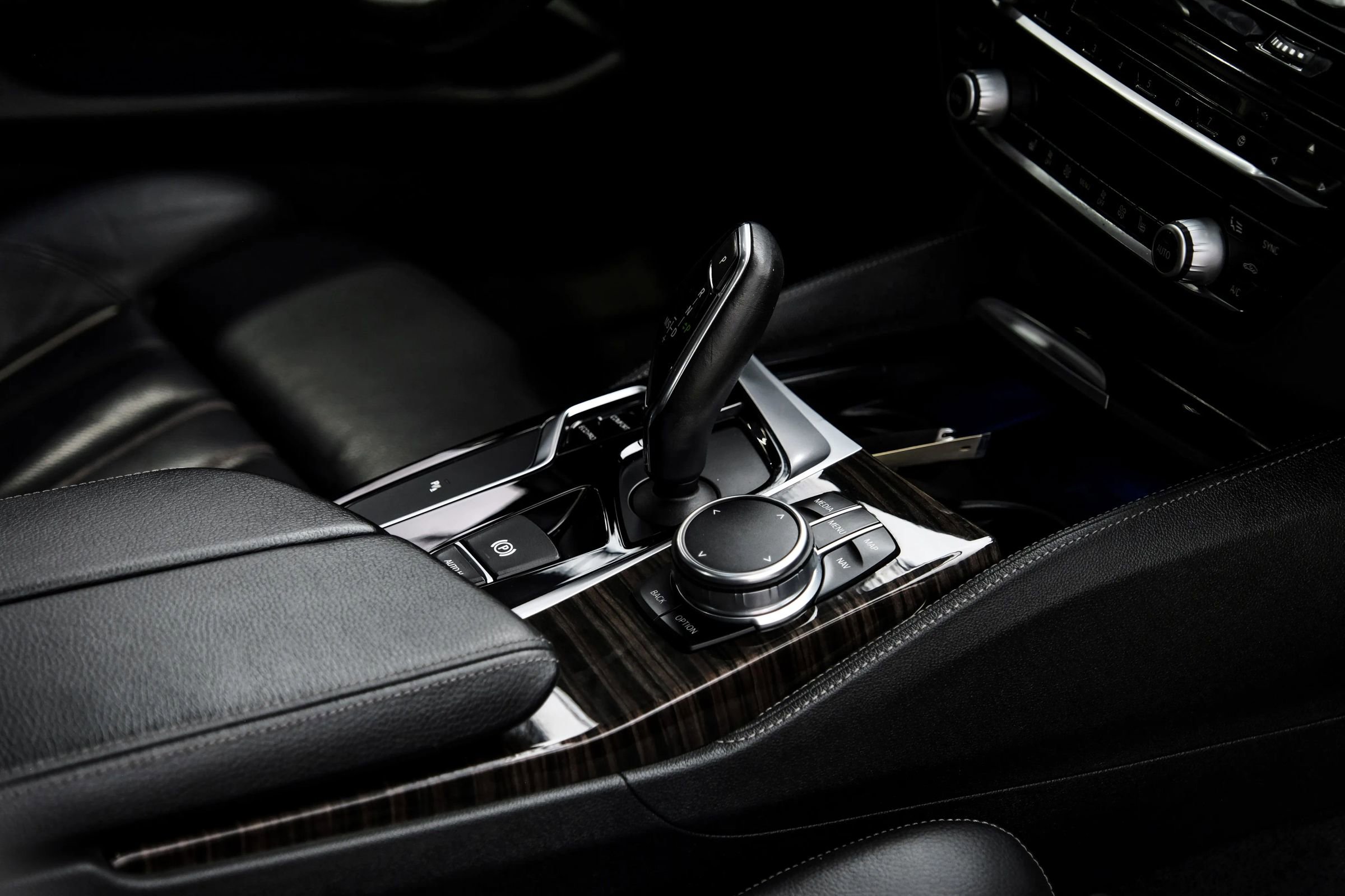 Used 2018 BMW 540i w/ M Sport Package RWD image 29