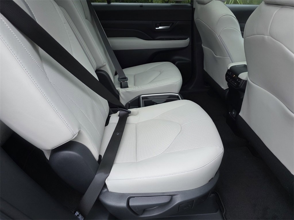 New 2026 Toyota Grand Highlander Platinum image 17