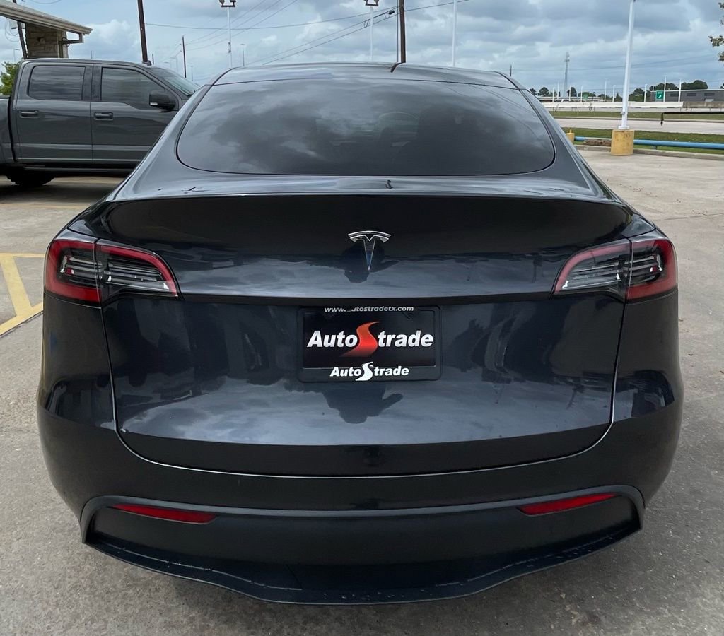 Used 2024 Tesla Model Y Long Range image 11