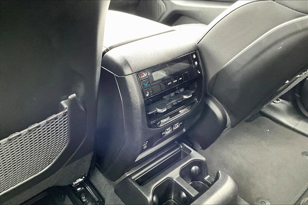 Used 2023 Jeep Grand Cherokee L Limited w/ Black Appearance Package AWD/4WD image 10