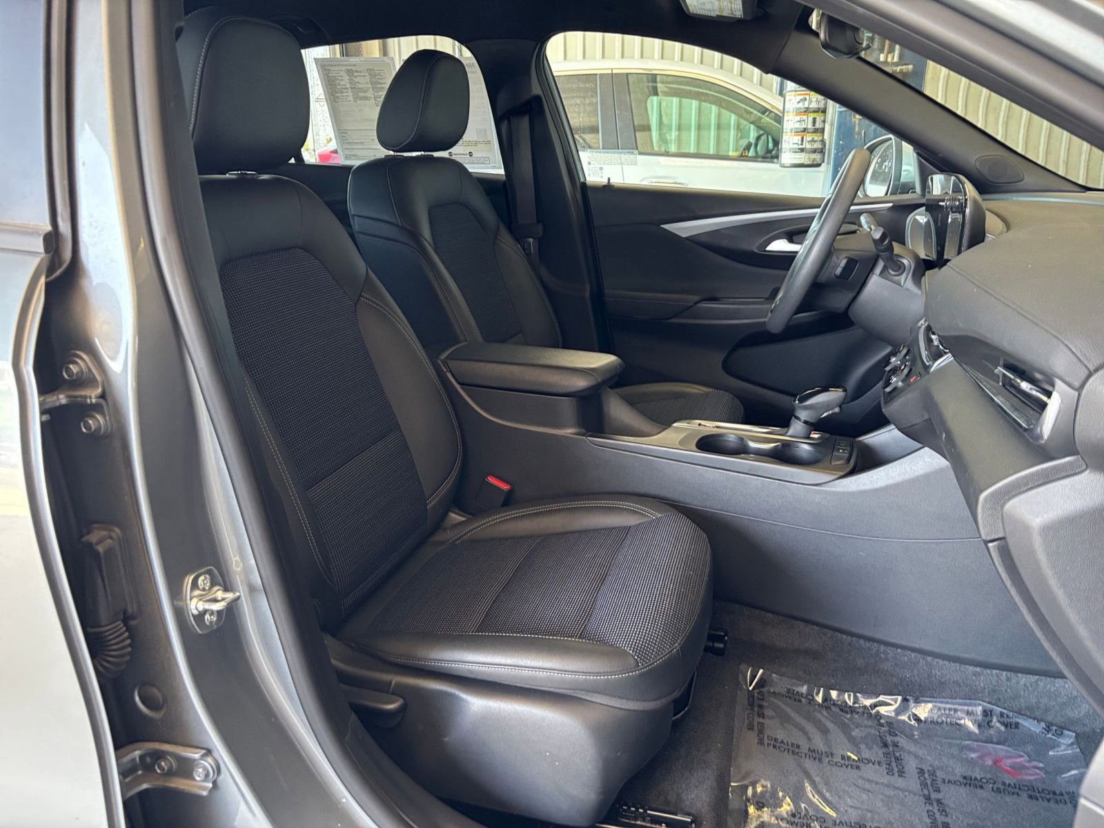 Used 2025 Buick Envista Preferred image 35