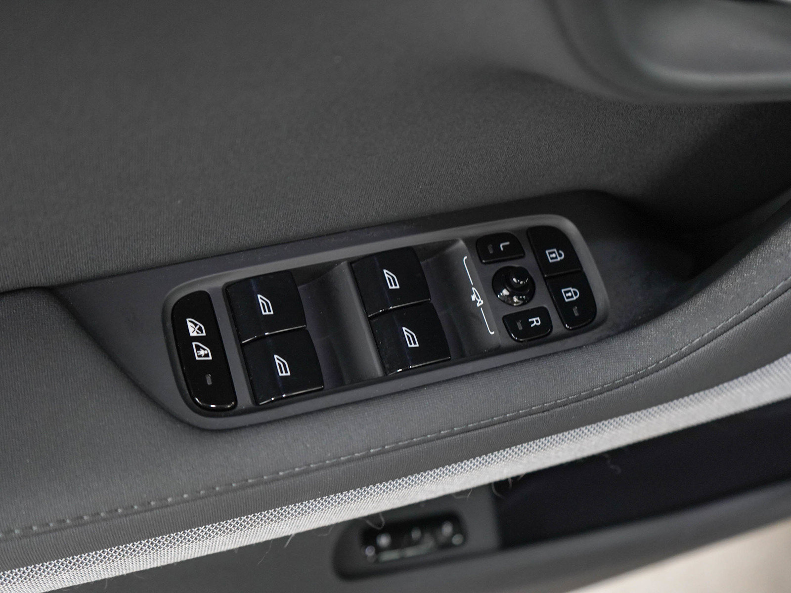 Used 2023 Polestar Polestar 2 w/ Pilot Pack AWD/4WD image 17