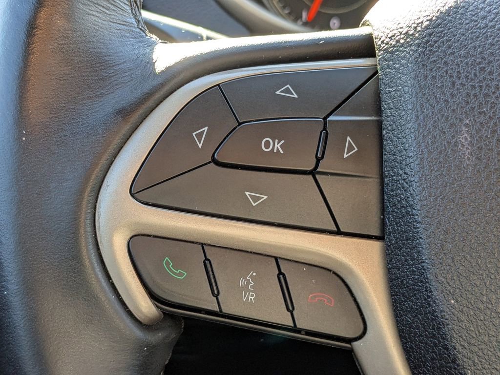 Used 2016 Jeep Cherokee Latitude w/ Comfort/Convenience Group image 27