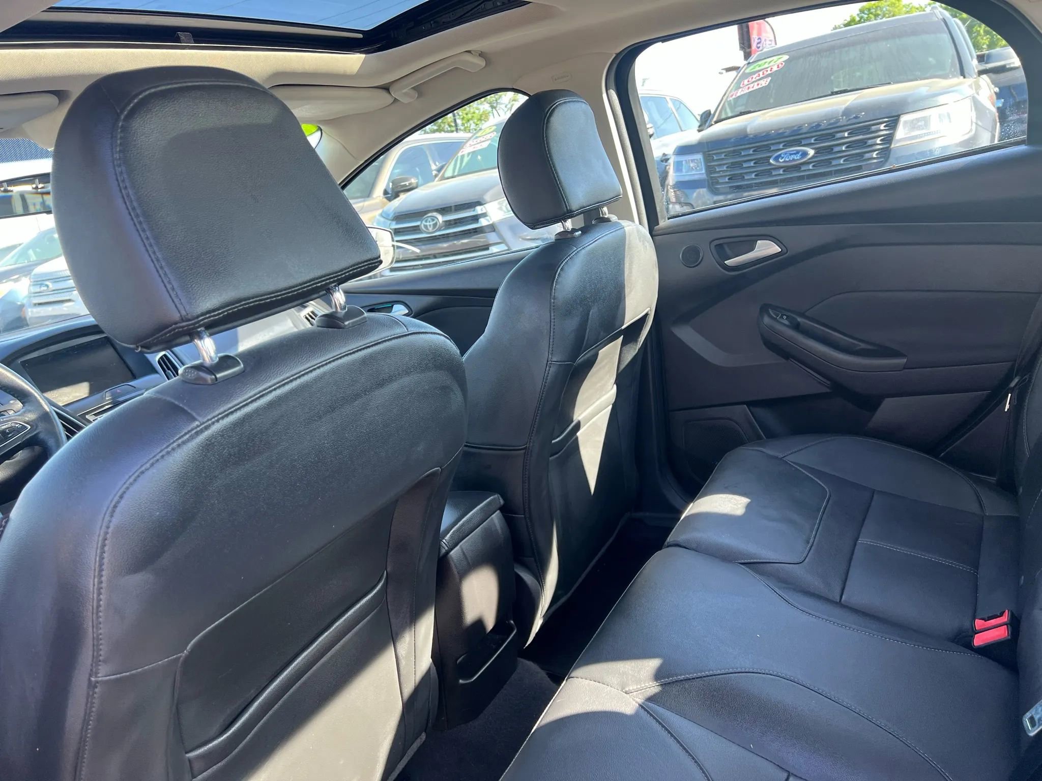 Used 2015 Ford Focus Titanium image 9