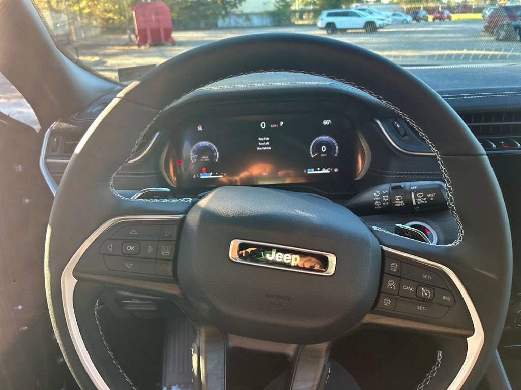 New 2025 Jeep Grand Cherokee L Limited w/ Luxury Tech Group II image 12
