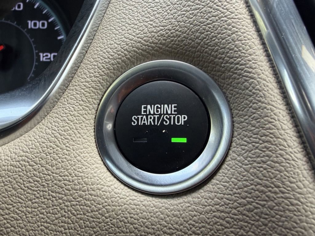 Used 2023 Chevrolet Traverse LS FWD image 27