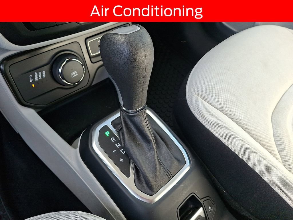 Used 2020 Jeep Renegade Latitude w/ Cold Weather Group image 14